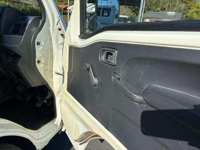 ハイゼットトラック ローダンプ　４ＷＤ　マニュアル５速車　ライトレベライザー　エアコン　エアバッグ（10枚目）