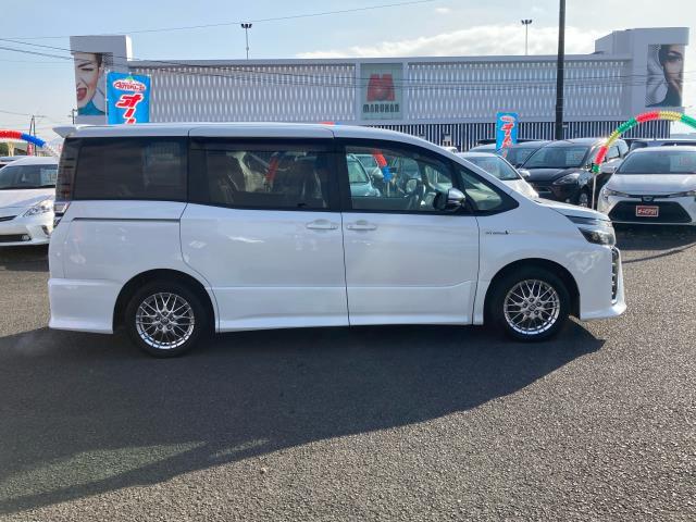 ヴォクシー ハイブリッドＺＳ（2枚目）