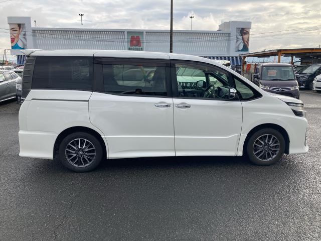 ヴォクシー ＺＳ（2枚目）