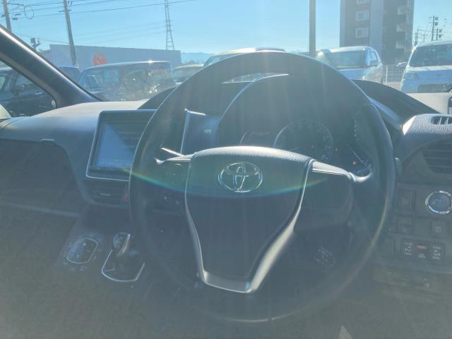 ヴォクシー ハイブリッドＶ（3枚目）