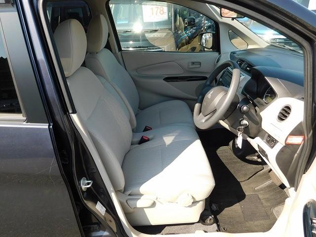 ｅＫワゴン Ｍ　・走行８９５０ｋｍ・ＣＤ・アイドリングストップ・助手席シートアンダートレー・キーレス・スペアキー・ライトレベライザー（6枚目）