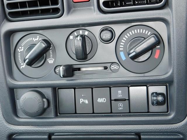 キャリイトラック KCエアコン・パワステ 走行1100km・5速マニュアル・パートタイム4WD・AM/FMラジオ・オートライト・PW・アイドリングストップ・ライトレベライザー(8枚目)