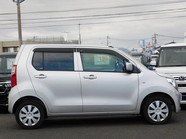 ワゴンＲ ＦＸ　５速マニュアル・ＣＤ・運転席シートヒーター・キーレス・助手席シートアンダーボックス・アイドリングストップ（4枚目）