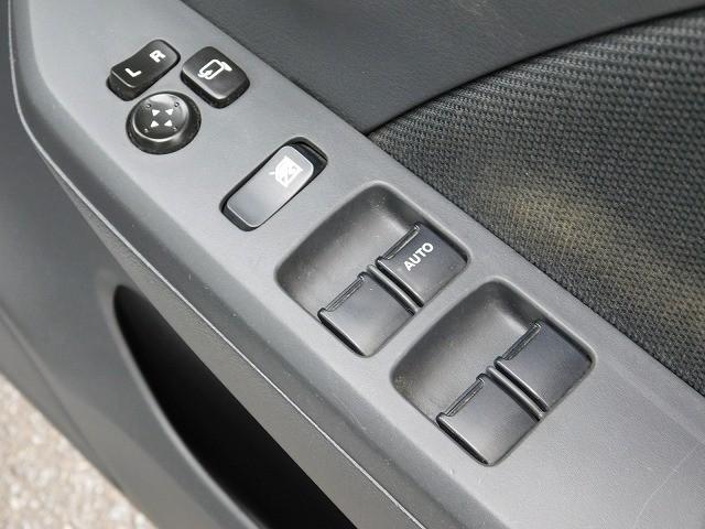 ワゴンＲ ＦＸ　５速マニュアル・ＣＤ・運転席シートヒーター・キーレス・助手席シートアンダーボックス・アイドリングストップ（11枚目）