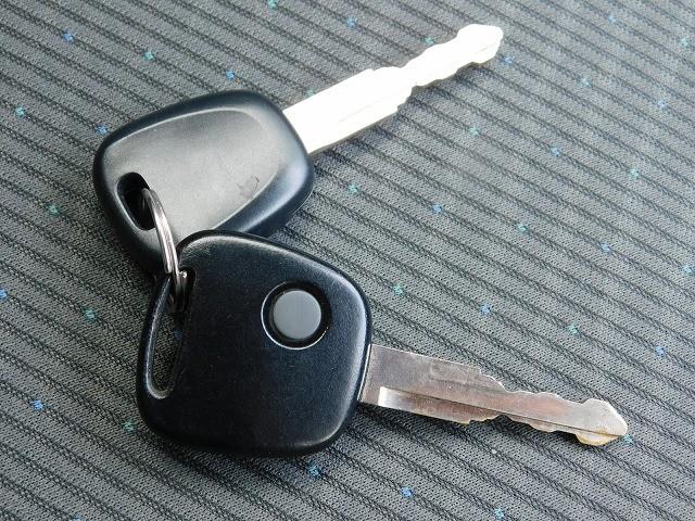 ワゴンＲ ＦＸ　５速マニュアル・ＣＤ・運転席シートヒーター・キーレス・助手席シートアンダーボックス・アイドリングストップ（20枚目）