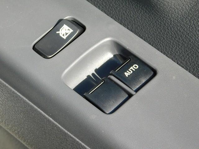 キャリイトラック ＫＣエアコン・パワステ　走行９００ｋｍ・ＡＴ車・ＰＷ・パートタイム４ＷＤ・リアセンサー・オートライト・キーレス・ライトレベライザー（9枚目）