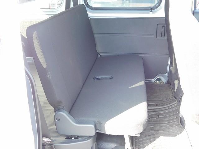 ハイゼットカーゴ ＤＸ　走行３２００ｋｍ・後席スライドドア・キーレス・オートライト・リアソナー・ＡＴ車・ラジオ・前席ＰＷ（5枚目）