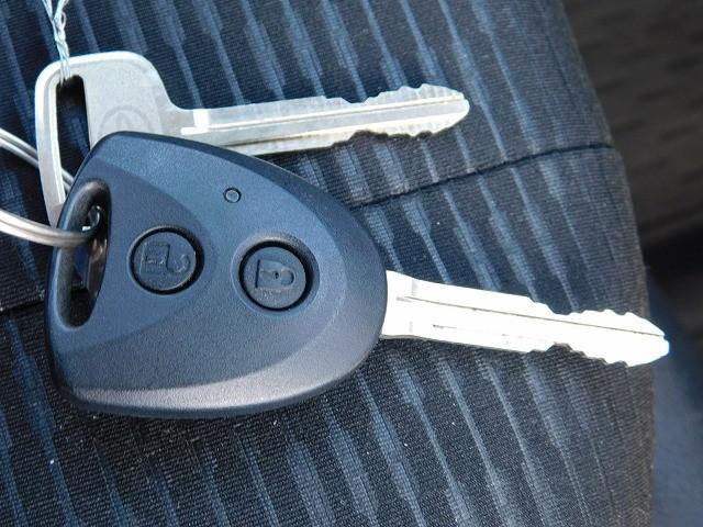 ハイゼットカーゴ ＤＸ　走行３２００ｋｍ・後席スライドドア・キーレス・オートライト・リアソナー・ＡＴ車・ラジオ・前席ＰＷ（20枚目）