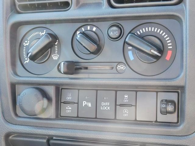 キャリイトラック ＫＣエアコン・パワステ農繁仕様　・走行４９００ｋｍ・デュアルカメラブレーキサポート・５速マニュアル・パートタイム４ＷＤ・ＡＭ／ＦＭラジオ・デフロック・キーレス・ライトレベライザー・ＰＷ（8枚目）