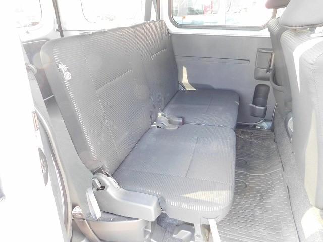 ハイゼットカーゴ クルーズターボＳＡＩＩＩ　・プッシュスタート・スマートキー・後席セパレートシート・純正ナビ・ＴＶ・ＤＩＳＣ・Ｂｌｕｅｔｏｏｔｈ・バックカメラ・クリアランスソナー・４ＷＤ車（4枚目）
