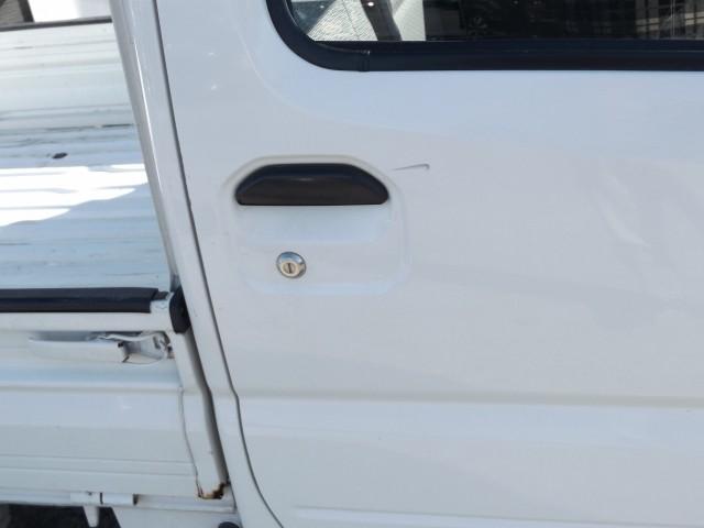 ミニキャブトラック Ｖタイプ　５ＭＴ　エアコン　パワステ　エアバック　４ＷＤ（8枚目）