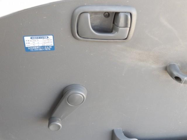 ミニキャブトラック Ｖタイプ　５ＭＴ　エアコン　パワステ　エアバック　４ＷＤ（9枚目）