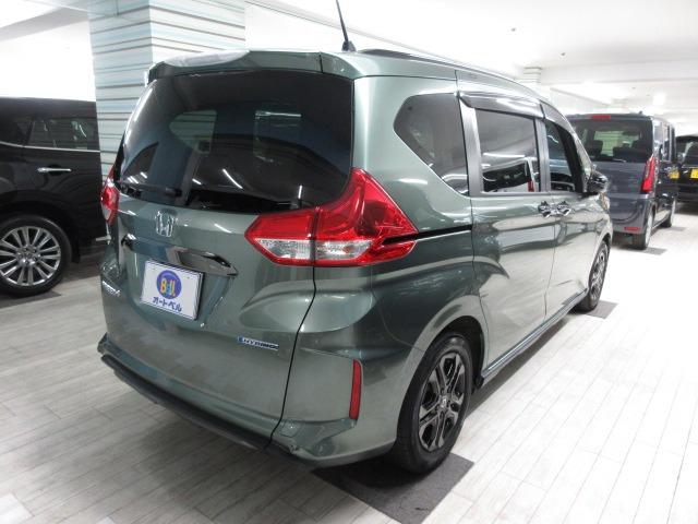 フリード＋ハイブリッド ハイブリッド・クロスター　ブラックスタイル　ＥＴＣ　ナビ　フルセグ　ＣＤ　ＤＶＤ　バックカメラ　ＬＥＤヘッドライト　コーナーセンサー　シートヒーター　アイドリングストップ　両側電動スライドドア　ルーフレール　キーレス　プッシュスタート（2枚目）