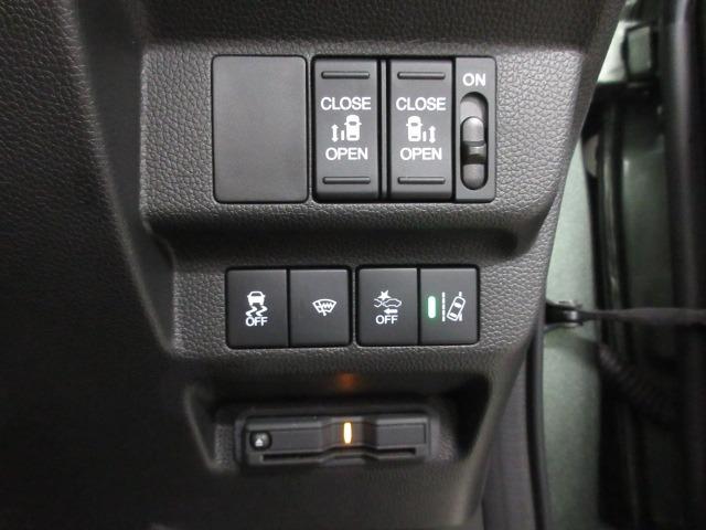 フリード＋ハイブリッド ハイブリッド・クロスター　ブラックスタイル　ＥＴＣ　ナビ　フルセグ　ＣＤ　ＤＶＤ　バックカメラ　ＬＥＤヘッドライト　コーナーセンサー　シートヒーター　アイドリングストップ　両側電動スライドドア　ルーフレール　キーレス　プッシュスタート（10枚目）