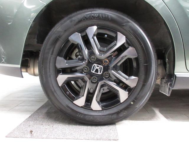 フリード＋ハイブリッド ハイブリッド・クロスター　ブラックスタイル　ＥＴＣ　ナビ　フルセグ　ＣＤ　ＤＶＤ　バックカメラ　ＬＥＤヘッドライト　コーナーセンサー　シートヒーター　アイドリングストップ　両側電動スライドドア　ルーフレール　キーレス　プッシュスタート（12枚目）