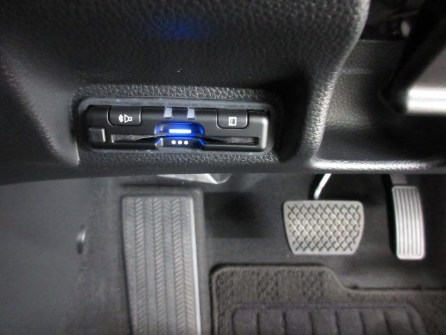 ヴェゼル ｅ：ＨＥＶ　Ｘ・ＨｕＮＴパッケージ　ＥＴＣ　９インチナビ　フルセグ　ＣＤ　ＤＶＤ　バックカメラ　ＬＥＤヘッドライト　コーナーセンサー　アイドリングストップ　ルーフレール　キーレス　プッシュスタート（7枚目）