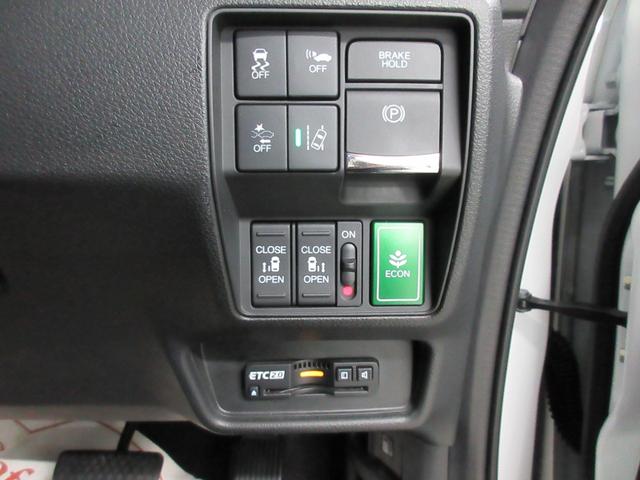 オデッセイハイブリッド ハイブリッドアブソルート・ホンダセンシング 9インチナビ 7人 フルセグ CD DVD バックカメラ LEDヘッドライト コーナーセンサー アイドリングストップ 両側電動スライドドア キーレス プッシュスタート ETC2.0 オートエアコン(6枚目)