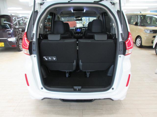 フリードハイブリッド ハイブリッド・モデューロＸ　ホンダセンシング　９インチナビ　６人　フルセグ　ＣＤ　ＤＶＤ　バックカメラ　ＬＥＤヘッドライト　コーナーセンサー　アイドリングストップ　両側電動スライドドア　キーレス　プッシュスタート（11枚目）