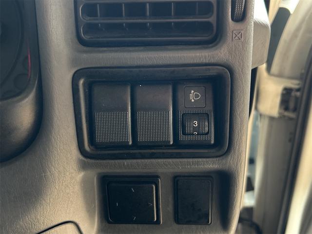 ボンゴバン 　両側スライドドア　ＡＴ　ＣＤ　ＤＶＤ再生　ＵＳＢ　エアコン　パワーウィンドウ（6枚目）