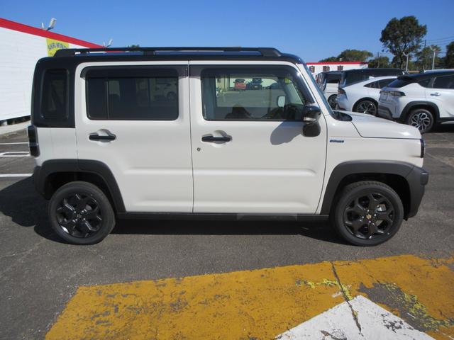 ハスラー タフワイルド　全方位モニター付ナビＴＶ　ＣＤ　ＤＶＤ　ＳＯＳボタン　車線逸脱警報機能ＯＦＦスイッチ　ＵＳＢ電源ソケット　ドアミラーヒータースイッチパーソナルテーブルフロアマットドアバイザ―電動格納ミラーアームレスト（6枚目）