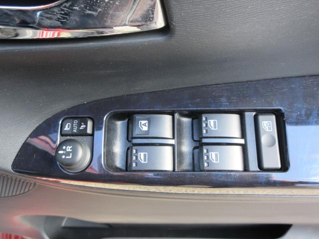 タント カスタムＸ　トップエディションＶＳ　ＳＡＩＩＩ　ナビＴＶ　運転席シートヒーター　バックカメラ　サイドカメラ　スマートアシストオートエアコン　アルミホイール　格納式リヤドアサンシェードオーディオ操作用ステアリングスイッチ　電動格納ミラーＵＳＢソケット（11枚目）