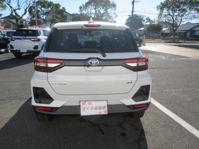 ライズ Ｚ　９インチディスプレイオーディオ　ＥＴＣ２．０　ＨＤＭＩ　ステアリングスイッチ　オートエアコン　アクセサリーソケット　シートヒーター　前後方ドライブレコーダー　純正アルミホイール　スマートアシスト（10枚目）