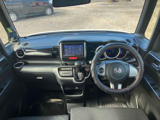 Ｎ－ＢＯＸカスタム Ｇ　ＳＳパッケージ　ドライブレコーダー　ＥＴＣ　バックカメラ　両側電動スライドドア　ナビ　ＴＶ　衝突被害軽減システム　オートライト　ＨＩＤ　スマートキー　アイドリングストップ　電動格納ミラー　ベンチシート　ＣＶＴ（2枚目）