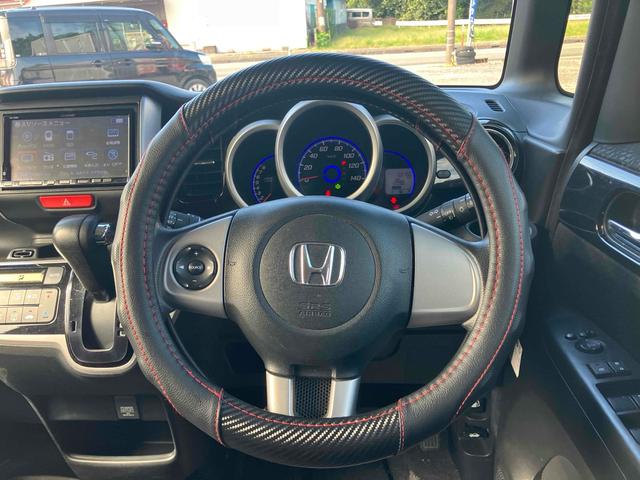 Ｎ－ＢＯＸカスタム Ｇ　ＳＳパッケージ　ドライブレコーダー　ＥＴＣ　バックカメラ　両側電動スライドドア　ナビ　ＴＶ　衝突被害軽減システム　オートライト　ＨＩＤ　スマートキー　アイドリングストップ　電動格納ミラー　ベンチシート　ＣＶＴ（3枚目）