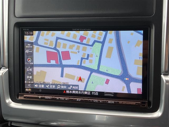 マカン マカンＳ　４ＷＤ　ＥＴＣ　バックカメラ　クリアランスソナー　パワーシート　サンルーフ　ナビ　ＴＶ　オートライト　ＨＩＤ　電動リアゲート　アルミホイール　アイドリングストップ　電動格納ミラー　シートヒーター（4枚目）