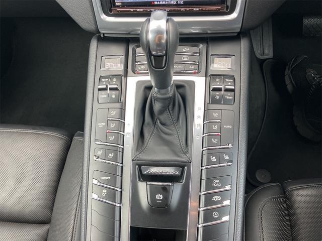 マカン マカンＳ　４ＷＤ　ＥＴＣ　バックカメラ　クリアランスソナー　パワーシート　サンルーフ　ナビ　ＴＶ　オートライト　ＨＩＤ　電動リアゲート　アルミホイール　アイドリングストップ　電動格納ミラー　シートヒーター（6枚目）