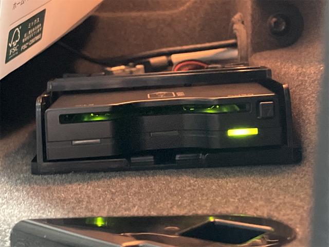 マカン マカンＳ　４ＷＤ　ＥＴＣ　バックカメラ　クリアランスソナー　パワーシート　サンルーフ　ナビ　ＴＶ　オートライト　ＨＩＤ　電動リアゲート　アルミホイール　アイドリングストップ　電動格納ミラー　シートヒーター（10枚目）