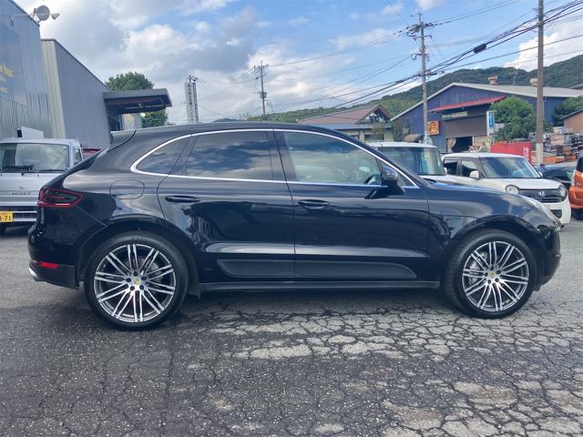 マカン マカンＳ　４ＷＤ　ＥＴＣ　バックカメラ　クリアランスソナー　パワーシート　サンルーフ　ナビ　ＴＶ　オートライト　ＨＩＤ　電動リアゲート　アルミホイール　アイドリングストップ　電動格納ミラー　シートヒーター（14枚目）