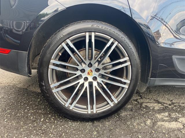 マカン マカンＳ　４ＷＤ　ＥＴＣ　バックカメラ　クリアランスソナー　パワーシート　サンルーフ　ナビ　ＴＶ　オートライト　ＨＩＤ　電動リアゲート　アルミホイール　アイドリングストップ　電動格納ミラー　シートヒーター（20枚目）