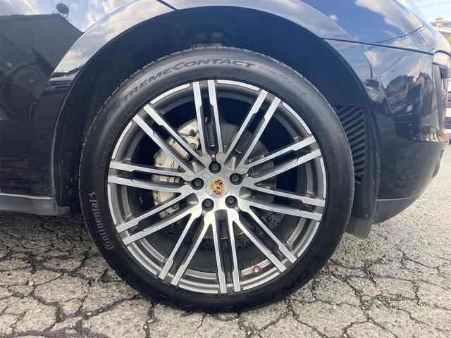 マカン マカンＳ　４ＷＤ　ＥＴＣ　バックカメラ　クリアランスソナー　パワーシート　サンルーフ　ナビ　ＴＶ　オートライト　ＨＩＤ　電動リアゲート　アルミホイール　アイドリングストップ　電動格納ミラー　シートヒーター（26枚目）