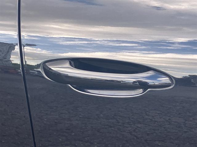 マカン マカンＳ　４ＷＤ　ＥＴＣ　バックカメラ　クリアランスソナー　パワーシート　サンルーフ　ナビ　ＴＶ　オートライト　ＨＩＤ　電動リアゲート　アルミホイール　アイドリングストップ　電動格納ミラー　シートヒーター（30枚目）