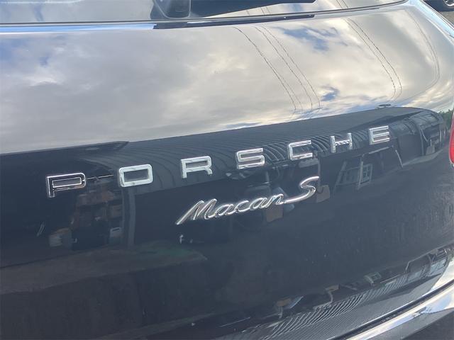 マカン マカンＳ　４ＷＤ　ＥＴＣ　バックカメラ　クリアランスソナー　パワーシート　サンルーフ　ナビ　ＴＶ　オートライト　ＨＩＤ　電動リアゲート　アルミホイール　アイドリングストップ　電動格納ミラー　シートヒーター（31枚目）