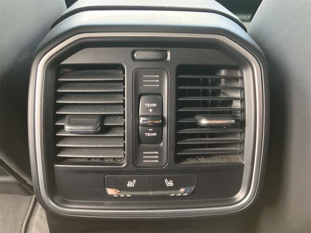 マカン マカンＳ　４ＷＤ　ＥＴＣ　バックカメラ　クリアランスソナー　パワーシート　サンルーフ　ナビ　ＴＶ　オートライト　ＨＩＤ　電動リアゲート　アルミホイール　アイドリングストップ　電動格納ミラー　シートヒーター（41枚目）