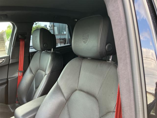 マカン マカンＳ　４ＷＤ　ＥＴＣ　バックカメラ　クリアランスソナー　パワーシート　サンルーフ　ナビ　ＴＶ　オートライト　ＨＩＤ　電動リアゲート　アルミホイール　アイドリングストップ　電動格納ミラー　シートヒーター（42枚目）