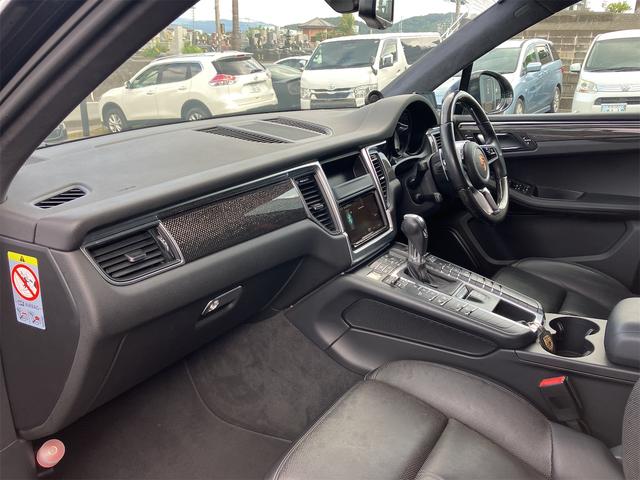 マカン マカンＳ　４ＷＤ　ＥＴＣ　バックカメラ　クリアランスソナー　パワーシート　サンルーフ　ナビ　ＴＶ　オートライト　ＨＩＤ　電動リアゲート　アルミホイール　アイドリングストップ　電動格納ミラー　シートヒーター（44枚目）