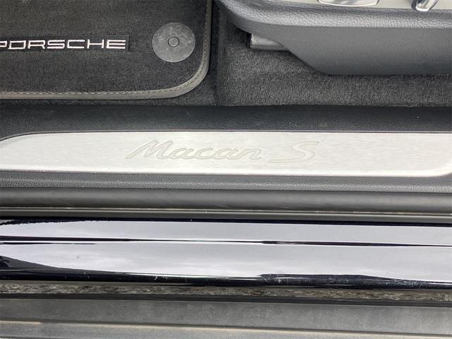マカン マカンＳ　４ＷＤ　ＥＴＣ　バックカメラ　クリアランスソナー　パワーシート　サンルーフ　ナビ　ＴＶ　オートライト　ＨＩＤ　電動リアゲート　アルミホイール　アイドリングストップ　電動格納ミラー　シートヒーター（45枚目）