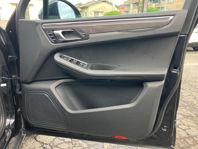 マカン マカンＳ　４ＷＤ　ＥＴＣ　バックカメラ　クリアランスソナー　パワーシート　サンルーフ　ナビ　ＴＶ　オートライト　ＨＩＤ　電動リアゲート　アルミホイール　アイドリングストップ　電動格納ミラー　シートヒーター（47枚目）