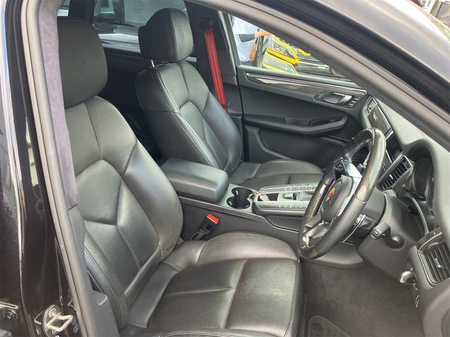 マカン マカンＳ　４ＷＤ　ＥＴＣ　バックカメラ　クリアランスソナー　パワーシート　サンルーフ　ナビ　ＴＶ　オートライト　ＨＩＤ　電動リアゲート　アルミホイール　アイドリングストップ　電動格納ミラー　シートヒーター（48枚目）