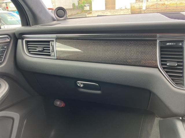 マカン マカンＳ　４ＷＤ　ＥＴＣ　バックカメラ　クリアランスソナー　パワーシート　サンルーフ　ナビ　ＴＶ　オートライト　ＨＩＤ　電動リアゲート　アルミホイール　アイドリングストップ　電動格納ミラー　シートヒーター（50枚目）