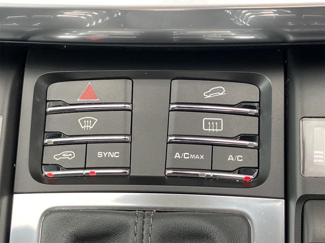 マカン マカンＳ　４ＷＤ　ＥＴＣ　バックカメラ　クリアランスソナー　パワーシート　サンルーフ　ナビ　ＴＶ　オートライト　ＨＩＤ　電動リアゲート　アルミホイール　アイドリングストップ　電動格納ミラー　シートヒーター（52枚目）