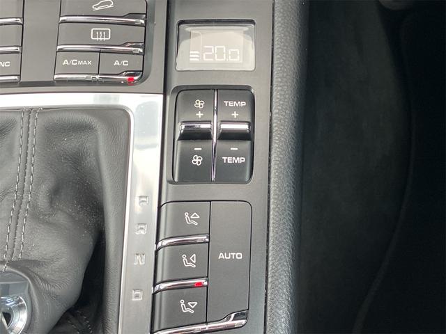 マカン マカンＳ　４ＷＤ　ＥＴＣ　バックカメラ　クリアランスソナー　パワーシート　サンルーフ　ナビ　ＴＶ　オートライト　ＨＩＤ　電動リアゲート　アルミホイール　アイドリングストップ　電動格納ミラー　シートヒーター（53枚目）