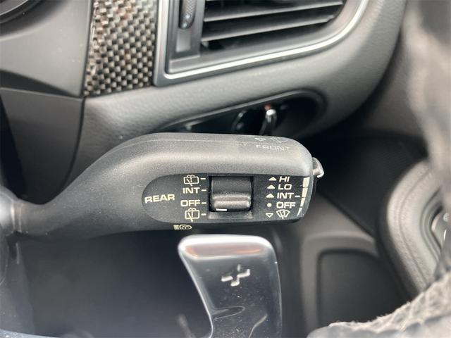 マカン マカンＳ　４ＷＤ　ＥＴＣ　バックカメラ　クリアランスソナー　パワーシート　サンルーフ　ナビ　ＴＶ　オートライト　ＨＩＤ　電動リアゲート　アルミホイール　アイドリングストップ　電動格納ミラー　シートヒーター（59枚目）