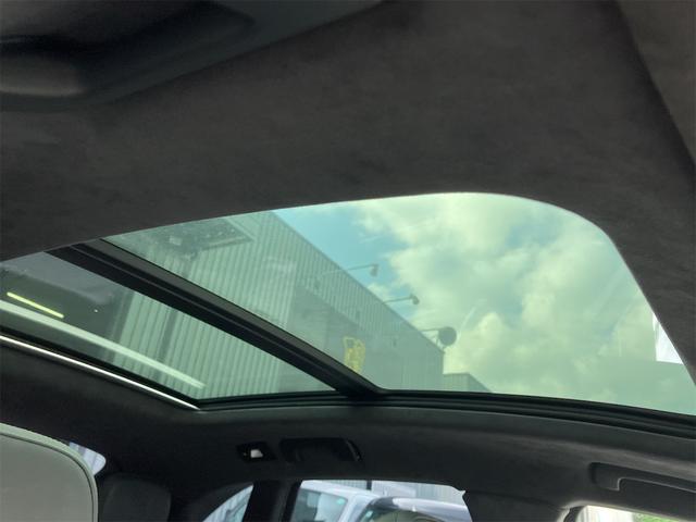 マカン マカンＳ　４ＷＤ　ＥＴＣ　バックカメラ　クリアランスソナー　パワーシート　サンルーフ　ナビ　ＴＶ　オートライト　ＨＩＤ　電動リアゲート　アルミホイール　アイドリングストップ　電動格納ミラー　シートヒーター（61枚目）