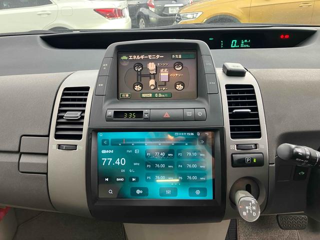 プリウス Ｓ　バックカメラ　アルミホイール　オートライト　ＣＶＴ　スマートキー　アイドリングストップ　盗難防止システム　ＣＤ　Ｂｌｕｅｔｏｏｔｈ　衝突安全ボディ　ＡＢＳ　エアコン　パワーステアリング（4枚目）