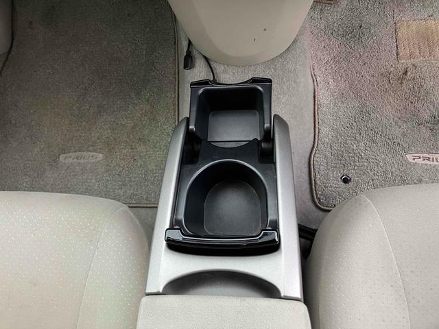 プリウス Ｓ　バックカメラ　アルミホイール　オートライト　ＣＶＴ　スマートキー　アイドリングストップ　盗難防止システム　ＣＤ　Ｂｌｕｅｔｏｏｔｈ　衝突安全ボディ　ＡＢＳ　エアコン　パワーステアリング（7枚目）