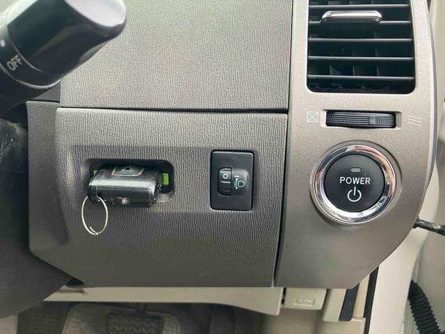 プリウス Ｓ　バックカメラ　アルミホイール　オートライト　ＣＶＴ　スマートキー　アイドリングストップ　盗難防止システム　ＣＤ　Ｂｌｕｅｔｏｏｔｈ　衝突安全ボディ　ＡＢＳ　エアコン　パワーステアリング（8枚目）